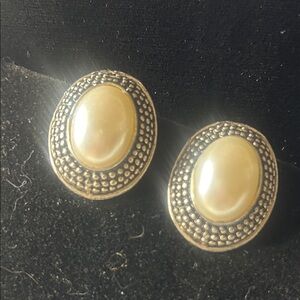 Vintage Gold tone Clip on Earrings